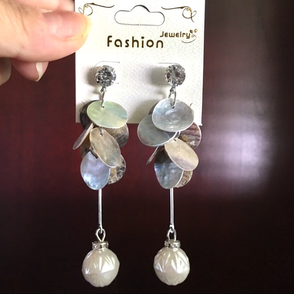 Fashion Jewelry Jewelry - Dangling Shell and Pearl Earrings with Rhinestones Fashion Jewelry Jewelry - Dangling Shell and Pearl Earrings with Rhinestones